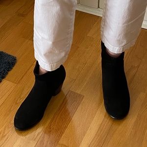 Garnet Hill Bootie, 8.5, Black suede